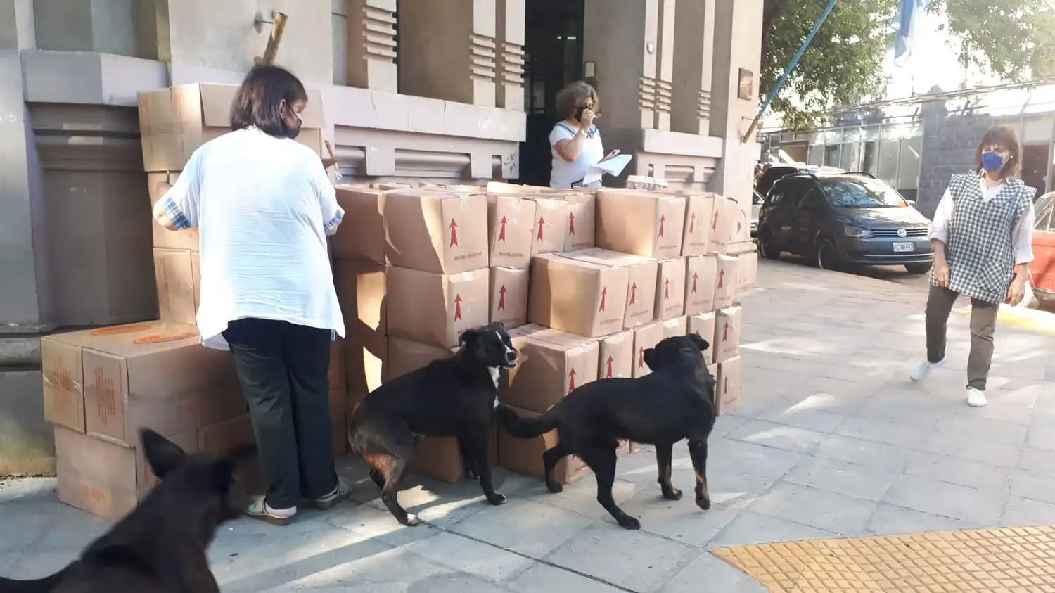 La entrega de alimentos en escuelas es doble y corresponde a diciembre y enero