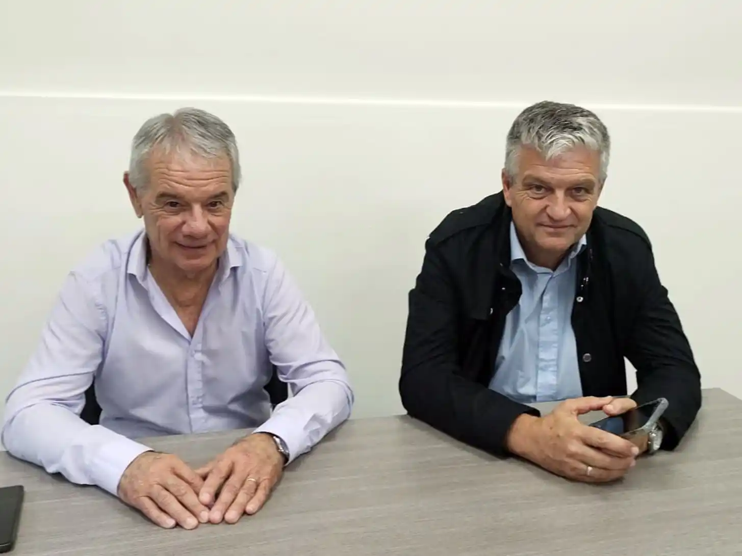 Antonio Comiso y Enrique Alewaerts, autoridades del Centro de Martilleros de Tandil (Cemart).