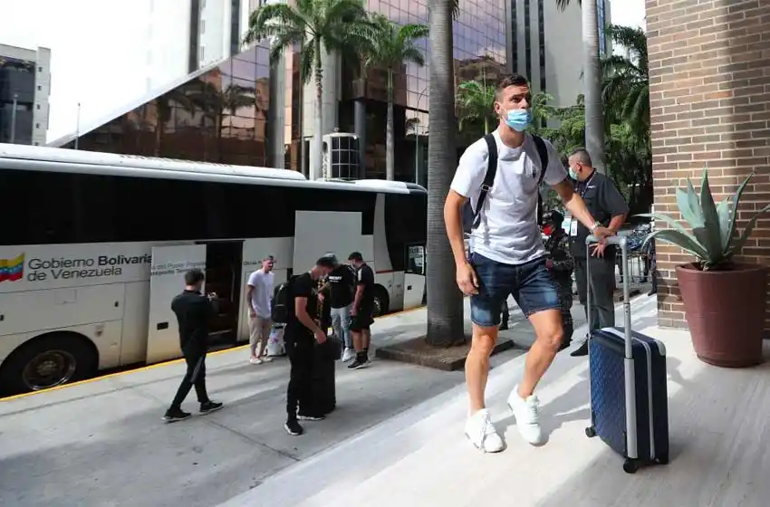 Rumbo a Qatar: la Selección Argentina ya está en Venezuela y se aguarda por la llegada de Messi