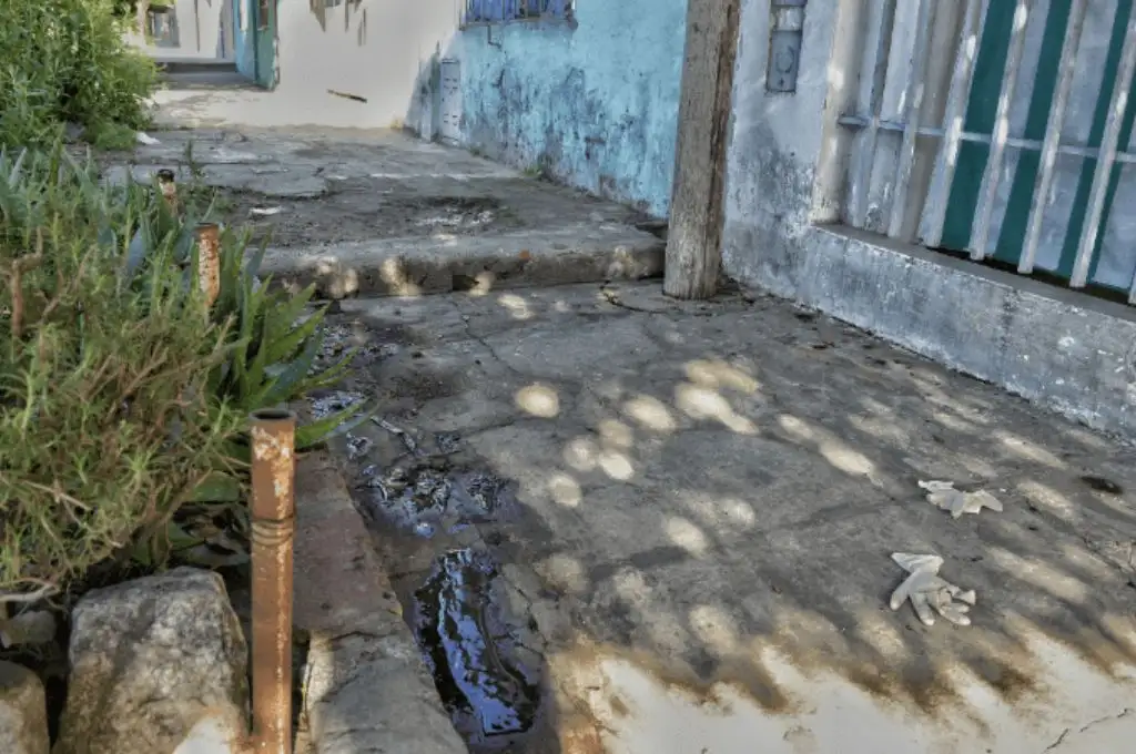 La vereda en la que quedó tendido el joven