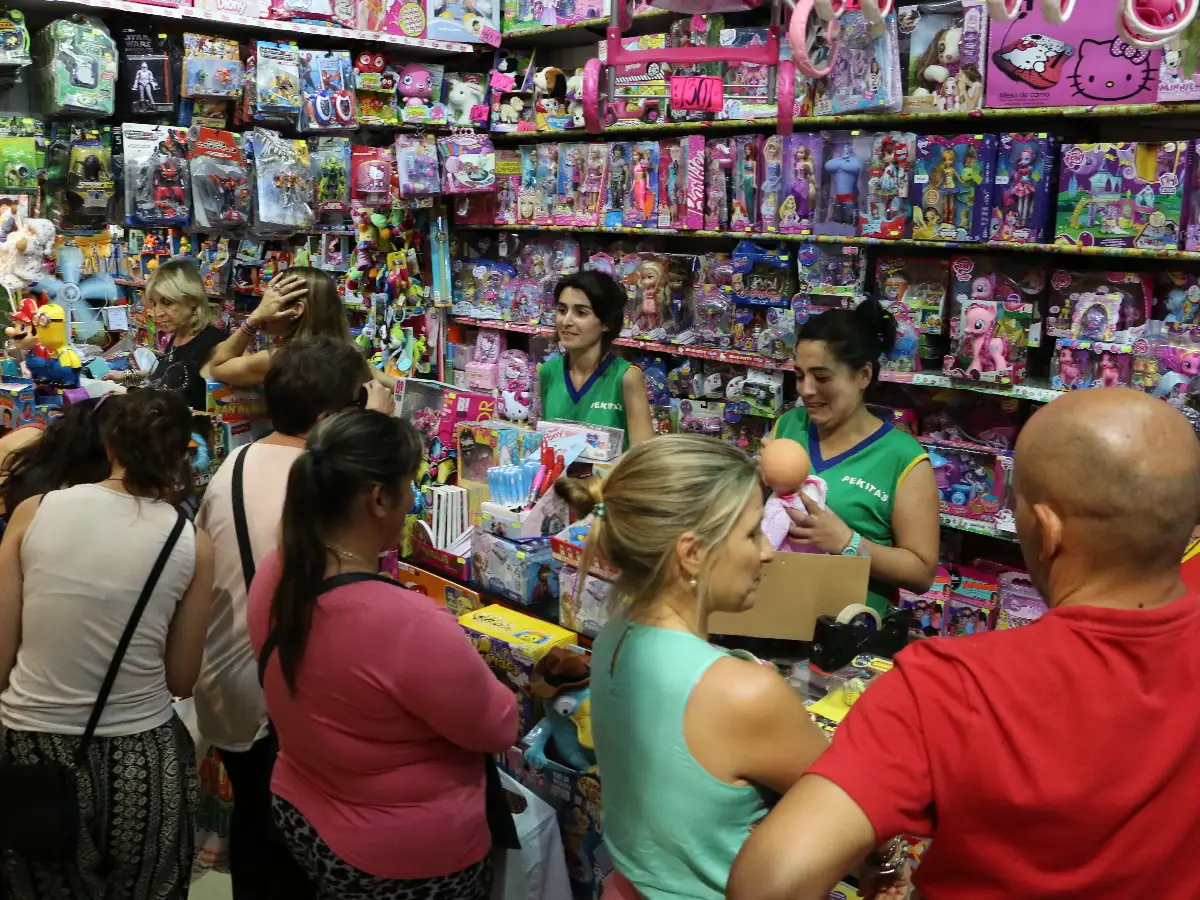 Ni la Navidad salvó al  consumo: las ventas  minoristas cayeron 2,1%