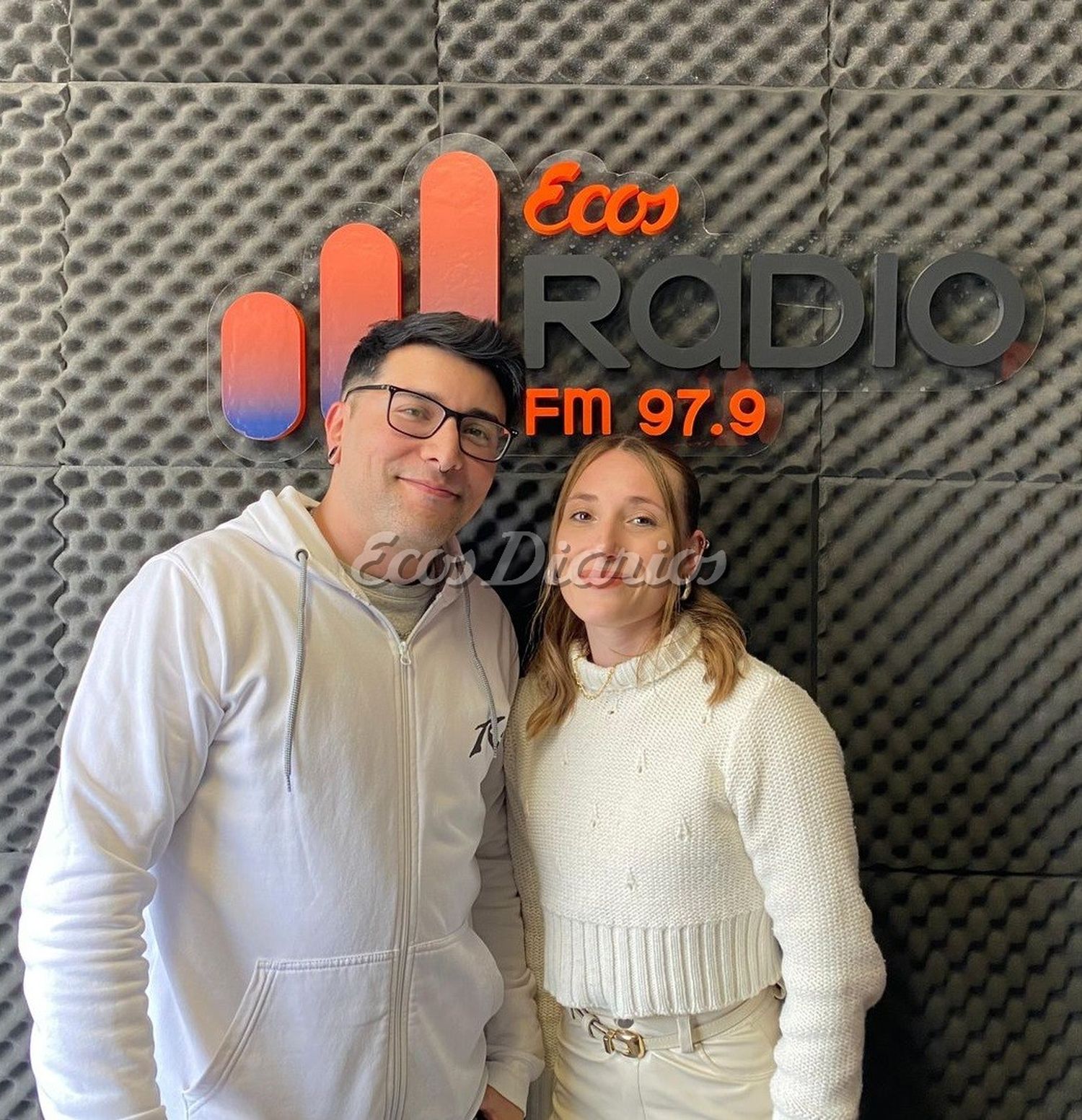 Emiliano Vivas y Camila Sánchez, organizadores