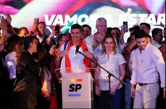 ¿Quién es Santiago Peña? El nuevo presidente de Paraguay
