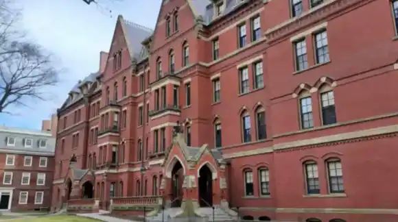 La Universidad de Harvard lleva al Gobierno de Trump a tribunales por bloquear más de 2.200 millones de dólares