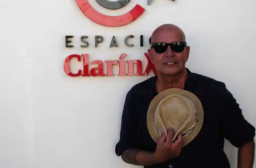 El Bahiano tocó y vibró en Espacio Clarín