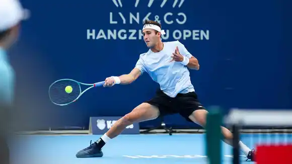Tenis: Tomás Etcheverry avanza en el ATP 250 de Hangzhou