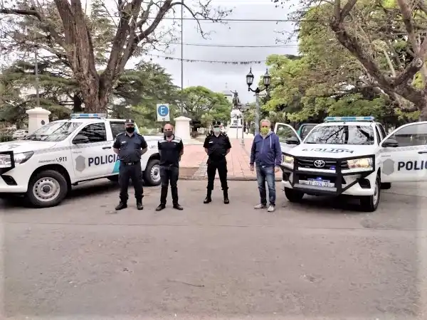El intendente municipal entregó dos patrulleros a la Comisaria de Chascomús