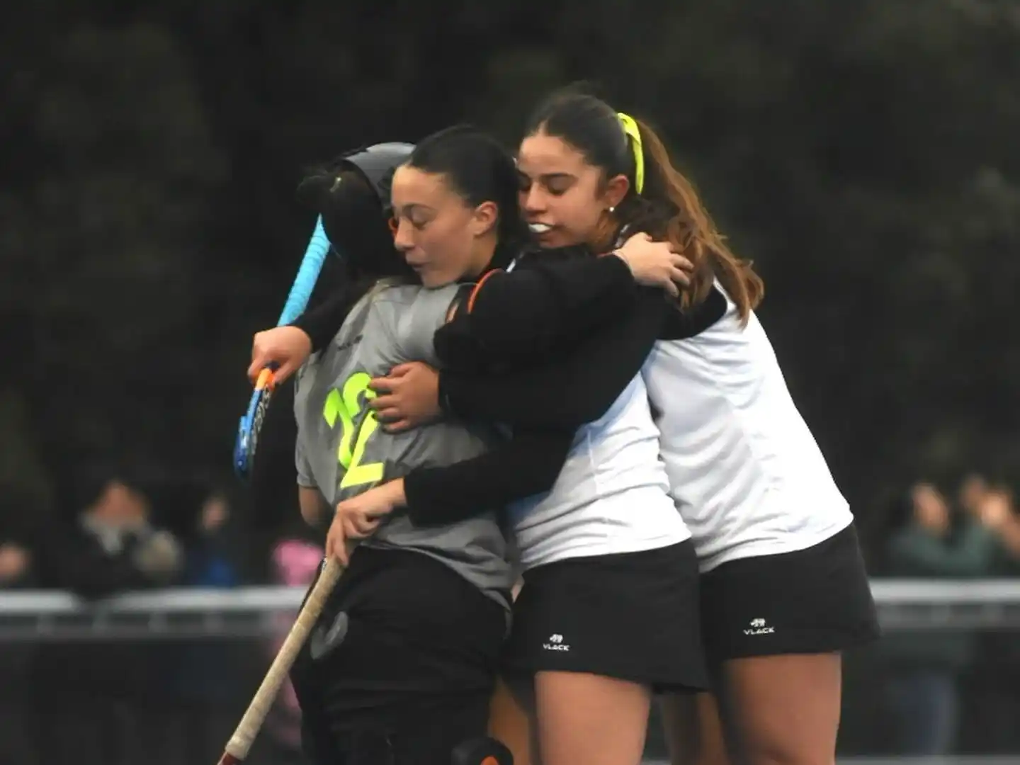 El festejo de las chicas de la FTH en Monte Hermoso.