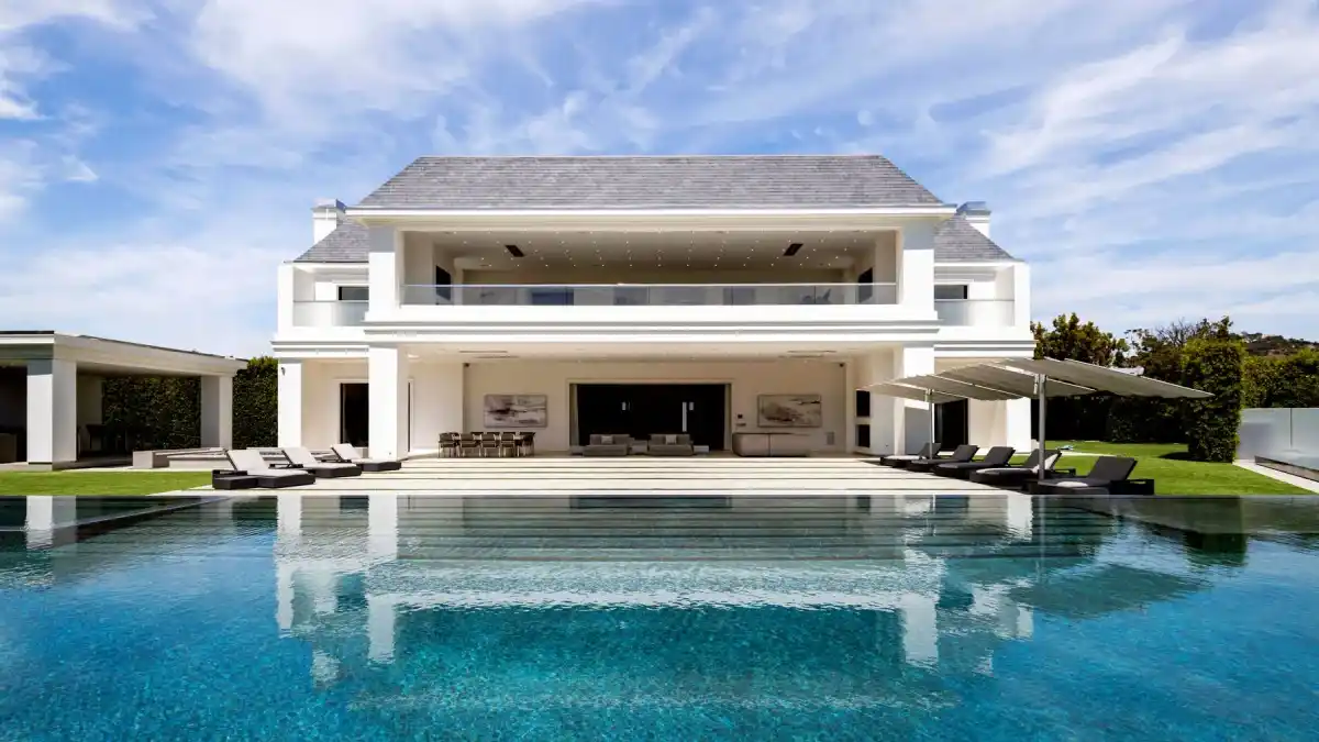 Jennifer Lopez y Ben Affleck vuelven a retirar del mercado su mansión de Beverly Hills