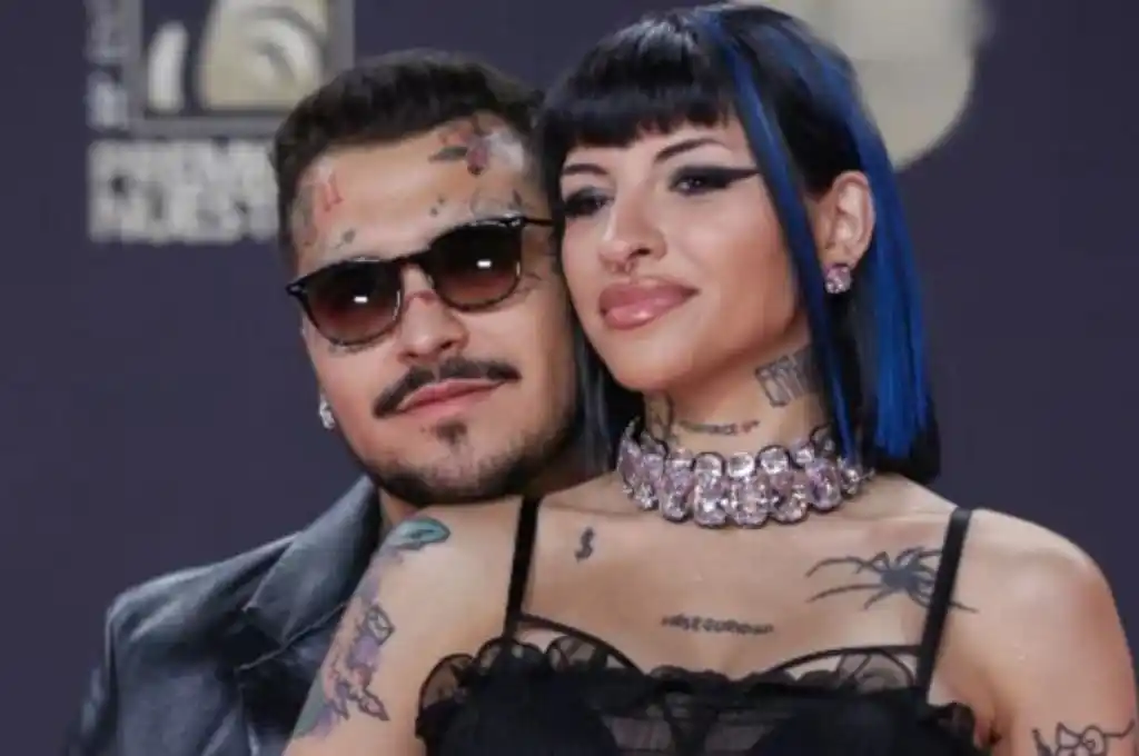 Por primera vez, Cazzu lució su pancita de embarazada desde la playa