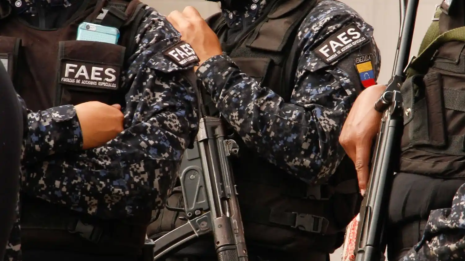 Capturan a 13 personas realizando películas pornográficas dentro de dos estudios de grabación en Caracas