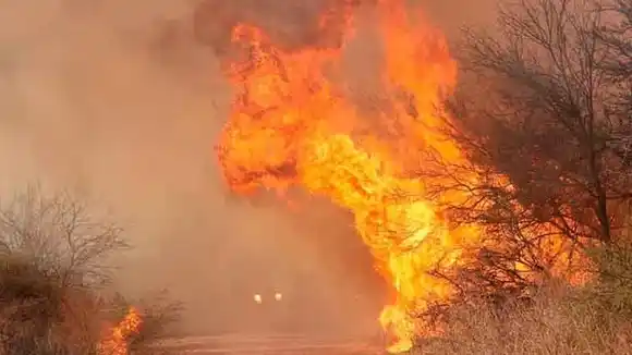 Sesenta brigadistas pelean contra el fuego en La Calera y hay riesgo extremo