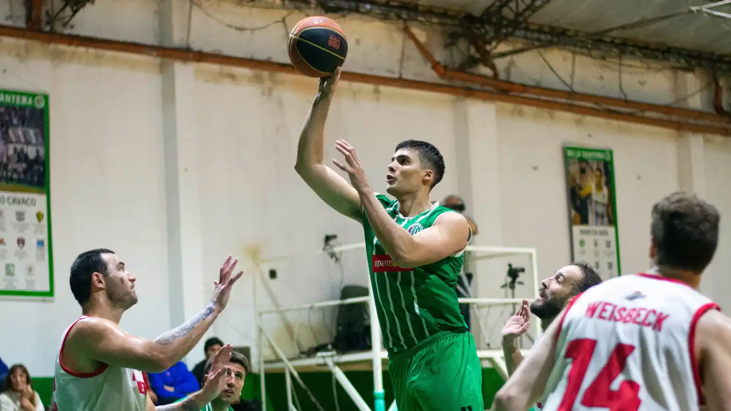 A Kimberley le cuesta en casa, pero gana afuera