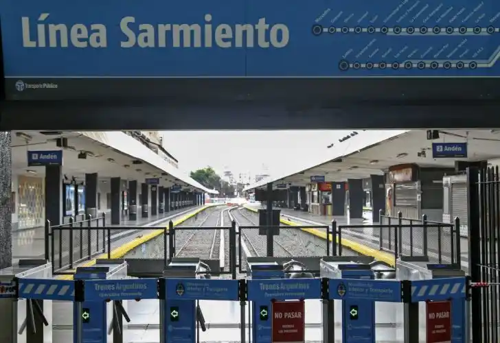 Tren Sarmiento: Activaron el protocolo Covid-19 y funciona con demoras