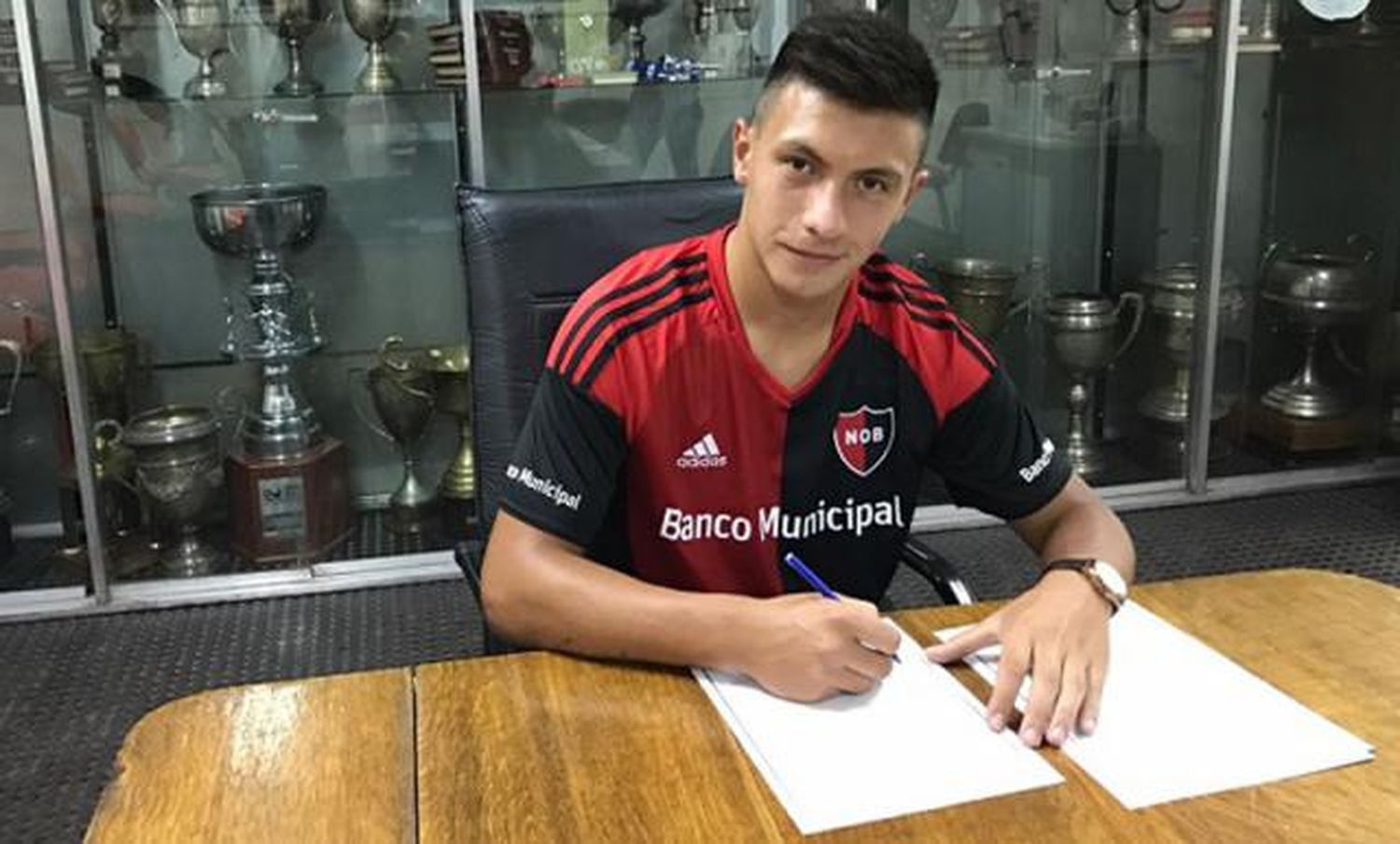 La suma que recibiría Newell’s por la venta de Lisandro Martínez