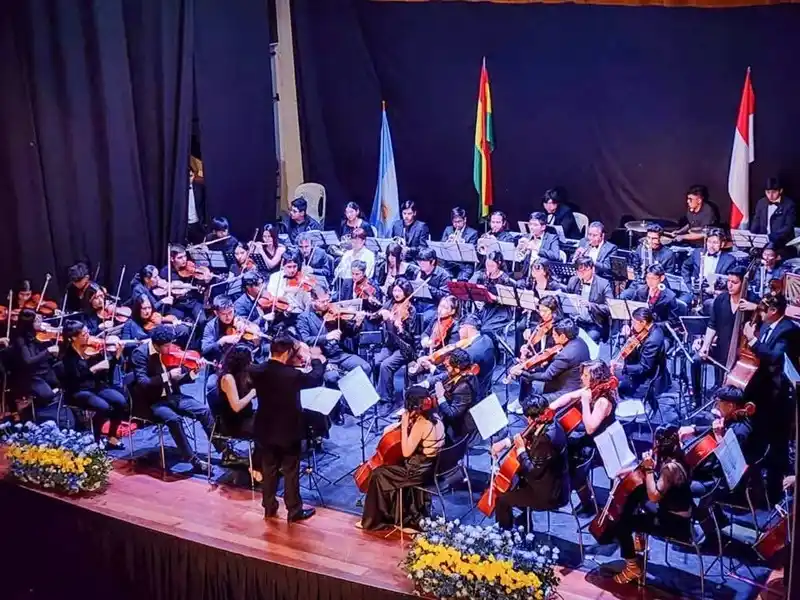 La Orquesta Filarmónica "San Lorenzo" de Paraguay, uno de los números centrales.