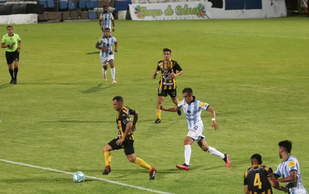 A Santamarina, el empate lo dejó sin posibilidades