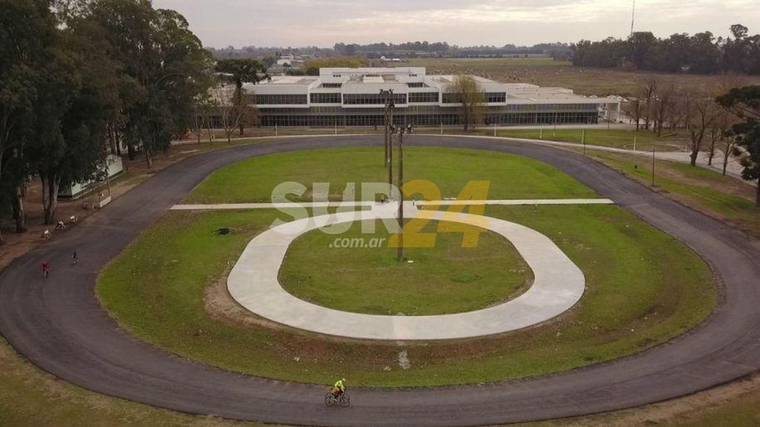 Primeros ensayos para la reparación del velódromo del Parque Municipal