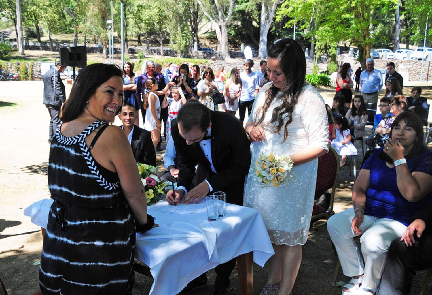 Se celebraron siete casamientos emblemáticos que sellaron su amor en el Jardín de la Paz