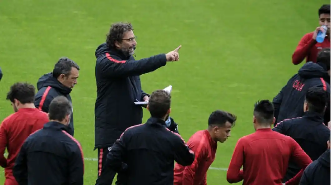 Barras de San Lorenzo hablaron con el plantel luego de la práctica