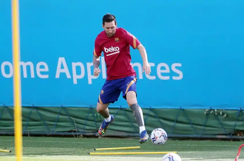 Imagen impensada hace una semana: Lionel Messi volvió a entrenar en Barcelona