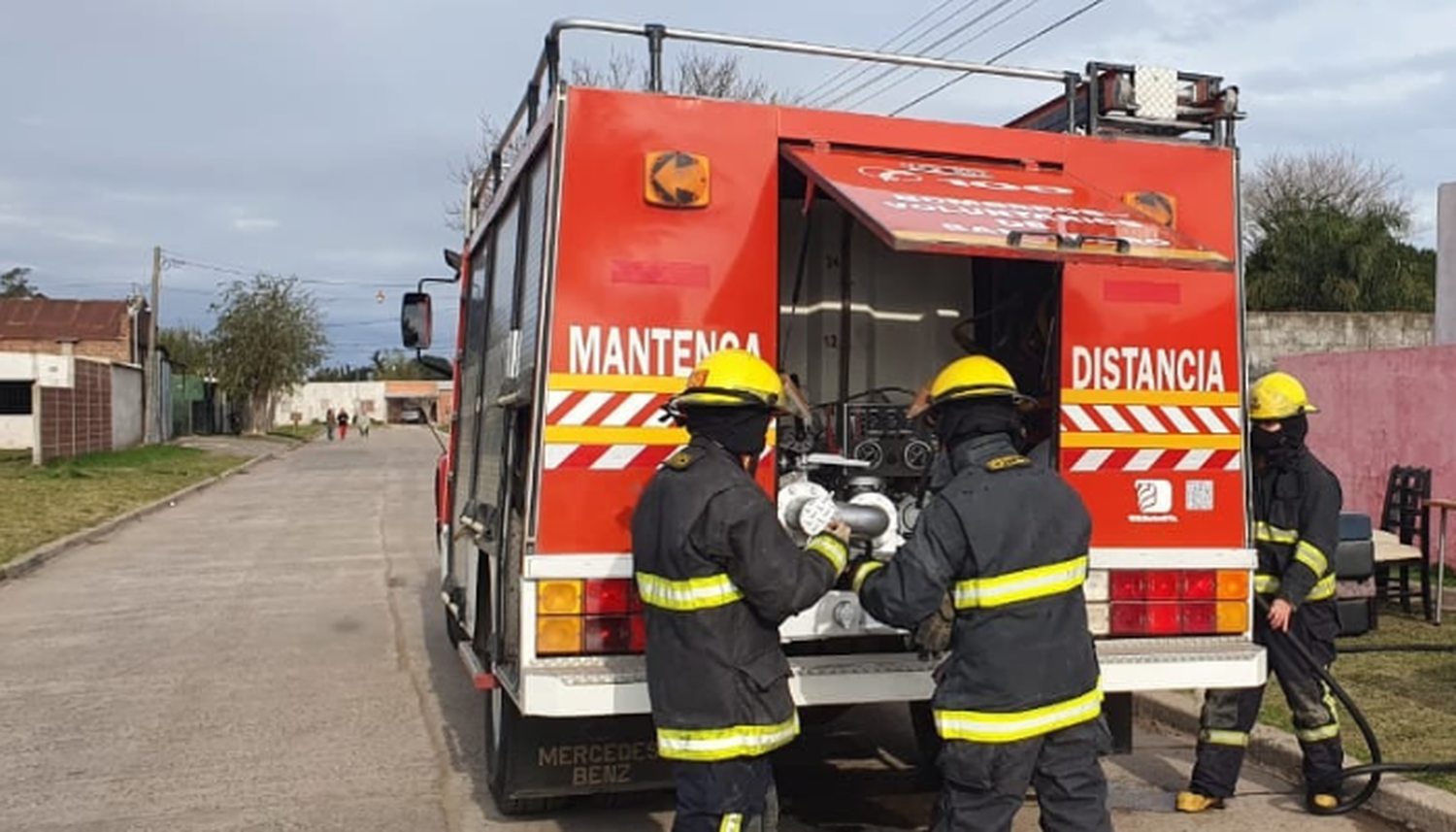 Incendio en una vivienda de calle Javier Rivero: un hombre resultó con quemaduras y las pérdidas fueron totales