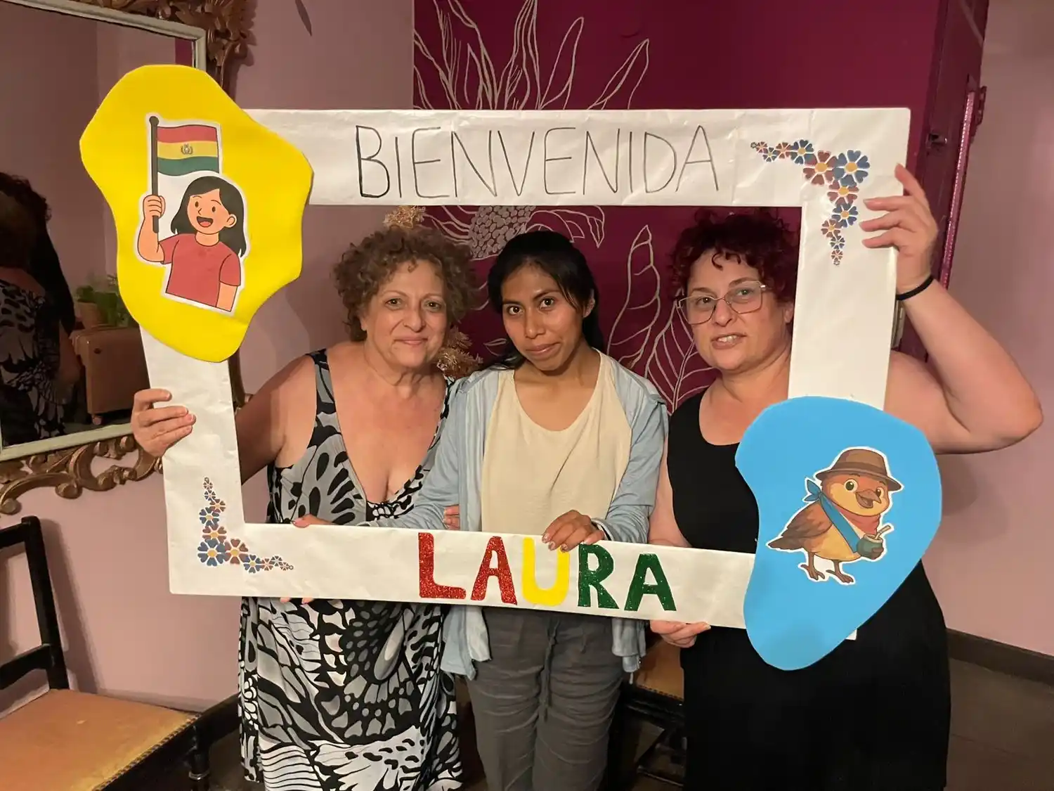 Laura (centro) junto a Ana y Lorena, quienes le brindaron hospitalidad.