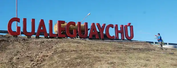 Martín Naef es el creador del primer cartel de bienvenida a la ciudad