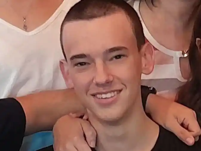 Solicitan información para dar con el paradero de un joven de 19 años desaparecido en Santa Fe