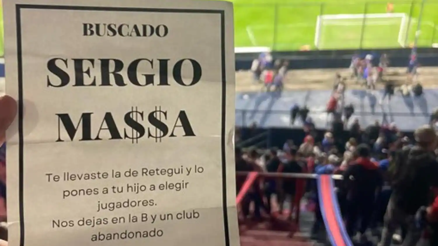 Los panfletos que aparecieron el jueves en Victoria.