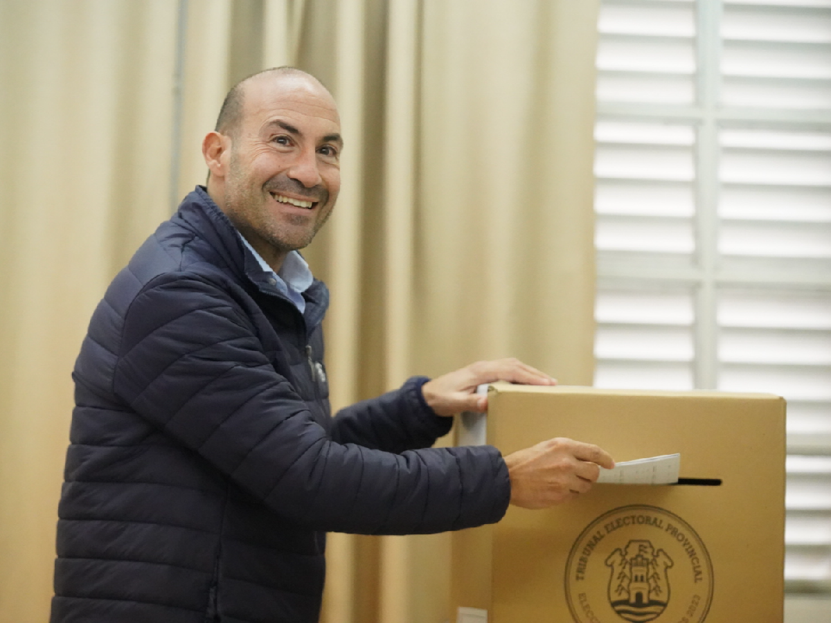 Piscitello votó en la escuela Fava de Esteban: “Tiene que ser un día de fiesta”