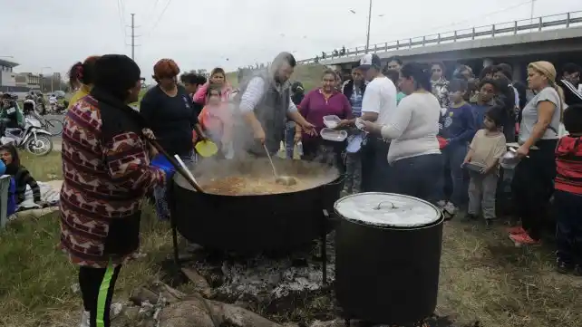 Mañana habrá “mil ollas populares” en pedido de una ley de “emergencia social”
