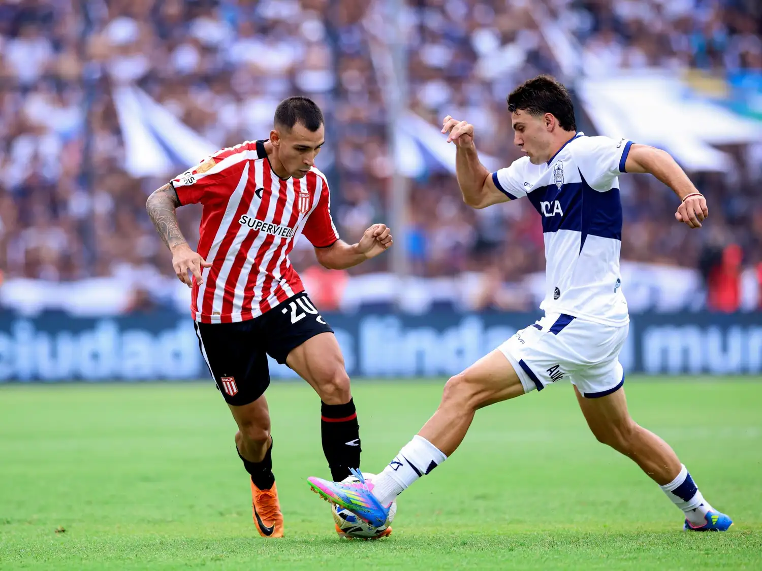 Estudiantes tuvo las ocasiones más claras en un partido equilibrado.