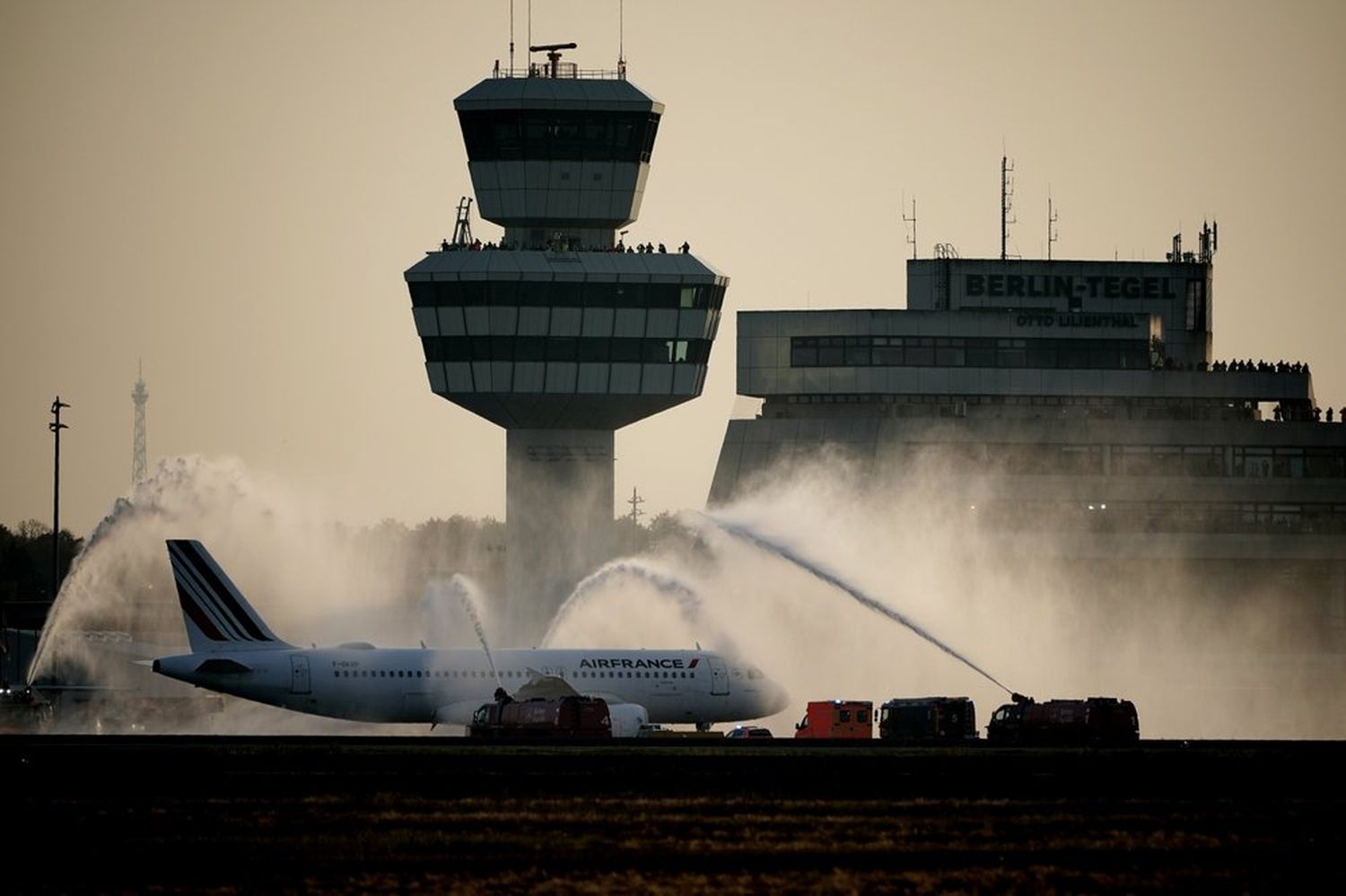 Después de 60 años Berlín cerró el aeropuerto de Tegel y trasladó las operaciones al nuevo aeropuerto de Brandenburgo