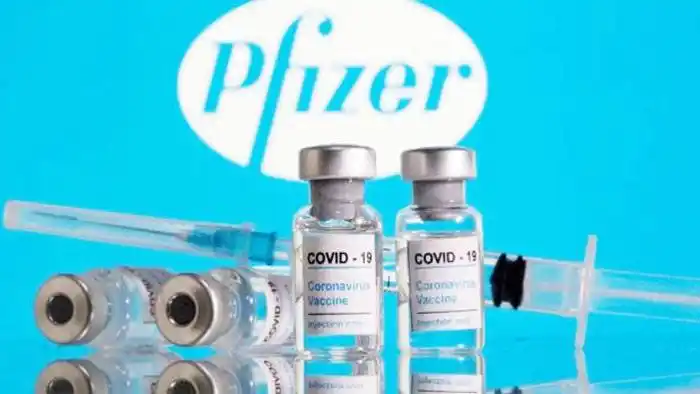Pfizer y BioNTech aseguran que tres dosis de su vacuna son eficaces contra �micron
