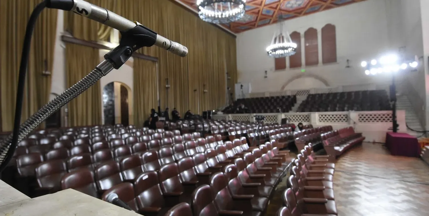 El histórico salón de la UNL será sede del acto protocolar encabezado por el Tribunal Electoral santafesino. Foto: Mauricio Garín