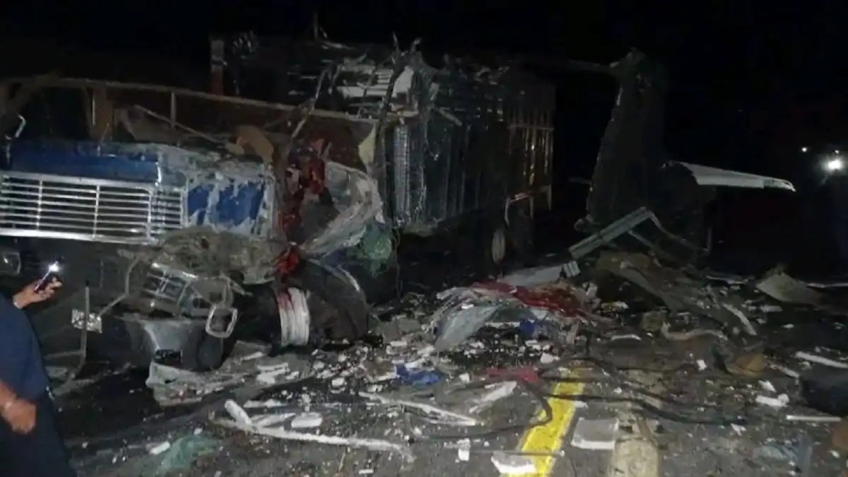 ¡16 VÍCTIMAS EN OAXACA! ACCIDENTE DE AUTOBÚS le quita la vida a un migrante venezolano y 15 mexicanos (+listado de heridos)