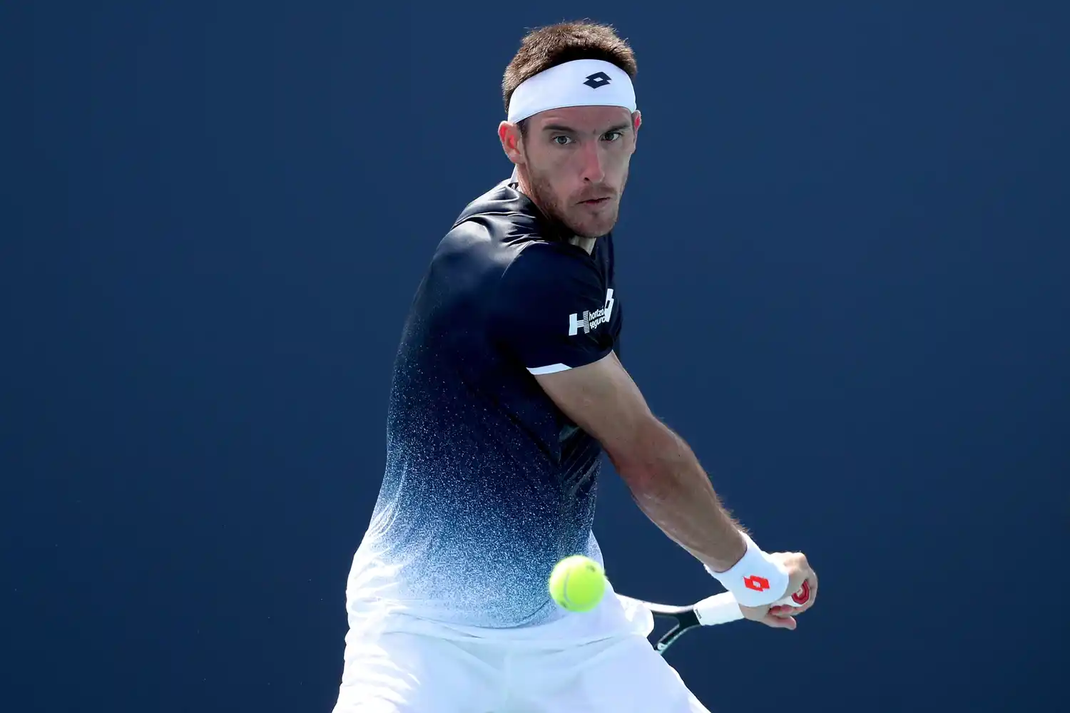 Mayer le ganó a Pella el duelo de argentinos