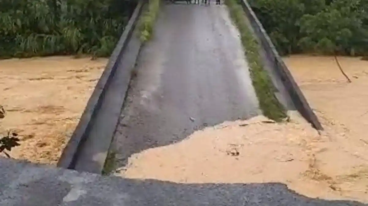 Lluvias hicieron colapsar puente que comunica Apure con Táchira (DETALLES)