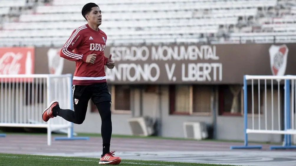 Enzo Pérez trabaja a la par de sus compañeros con vistas a la final ante Flamengo
