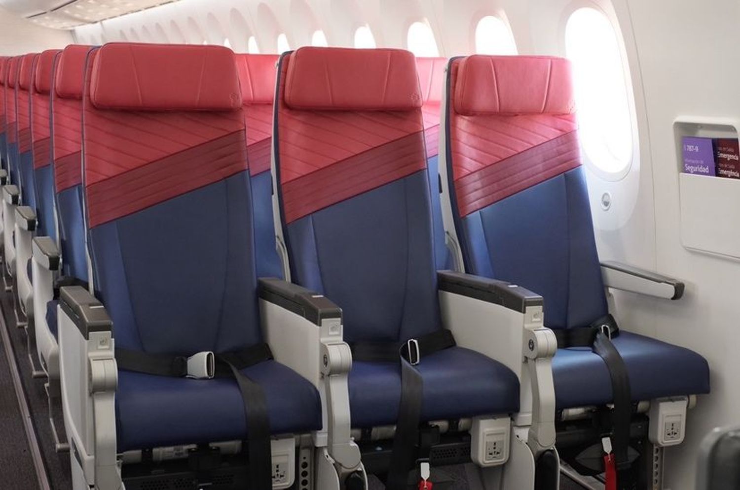 LATAM introduce un nuevo interior en su último Dreamliner