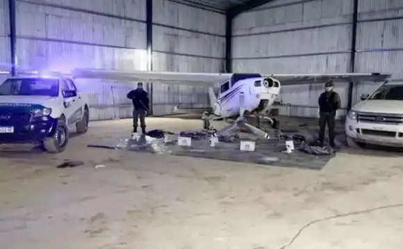 Detuvieron a uno de los prófugos más buscados de la provincia tras el aterrizaje de una avioneta con cocaína