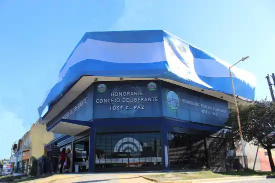 Video: Hubo piñas entre militantes en la jura de los concejales electos de José C. Paz