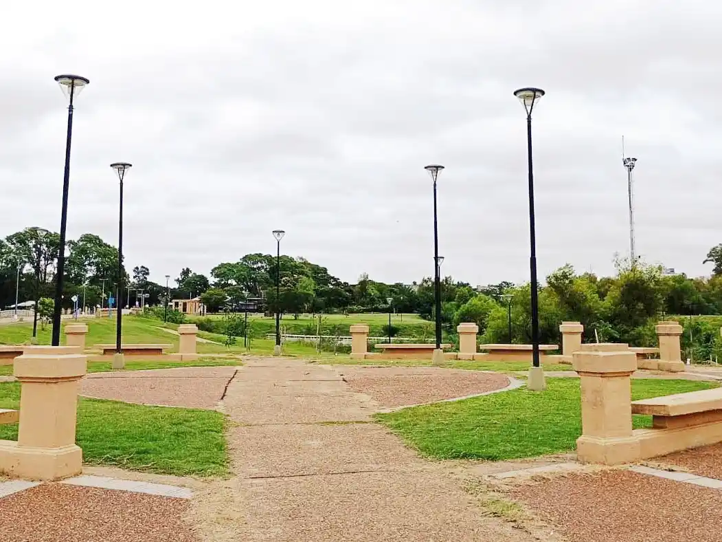 Se realizaron tareas de reposición de luminarias en la zona del Arroyo Manzores