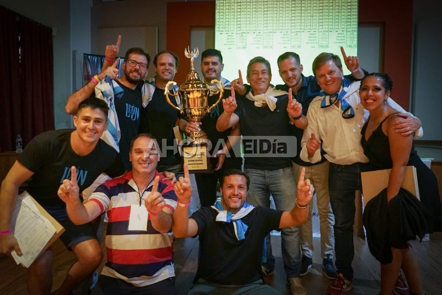 Papelitos arrasó y es la bicampeona del Carnaval del País