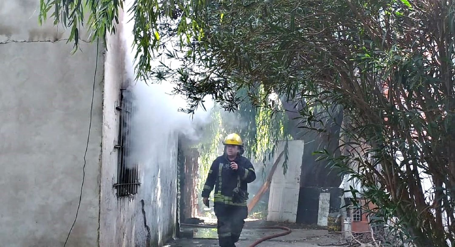Incendio causó importantes daños en una vivienda, denuncian que fue intencional