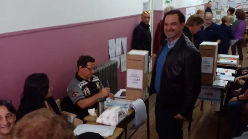 El candidato a intendente de La Libertad Avanza votó temprano en Mar del Plata