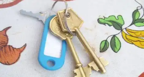 Llaves encontradas frente a la escuela Normal