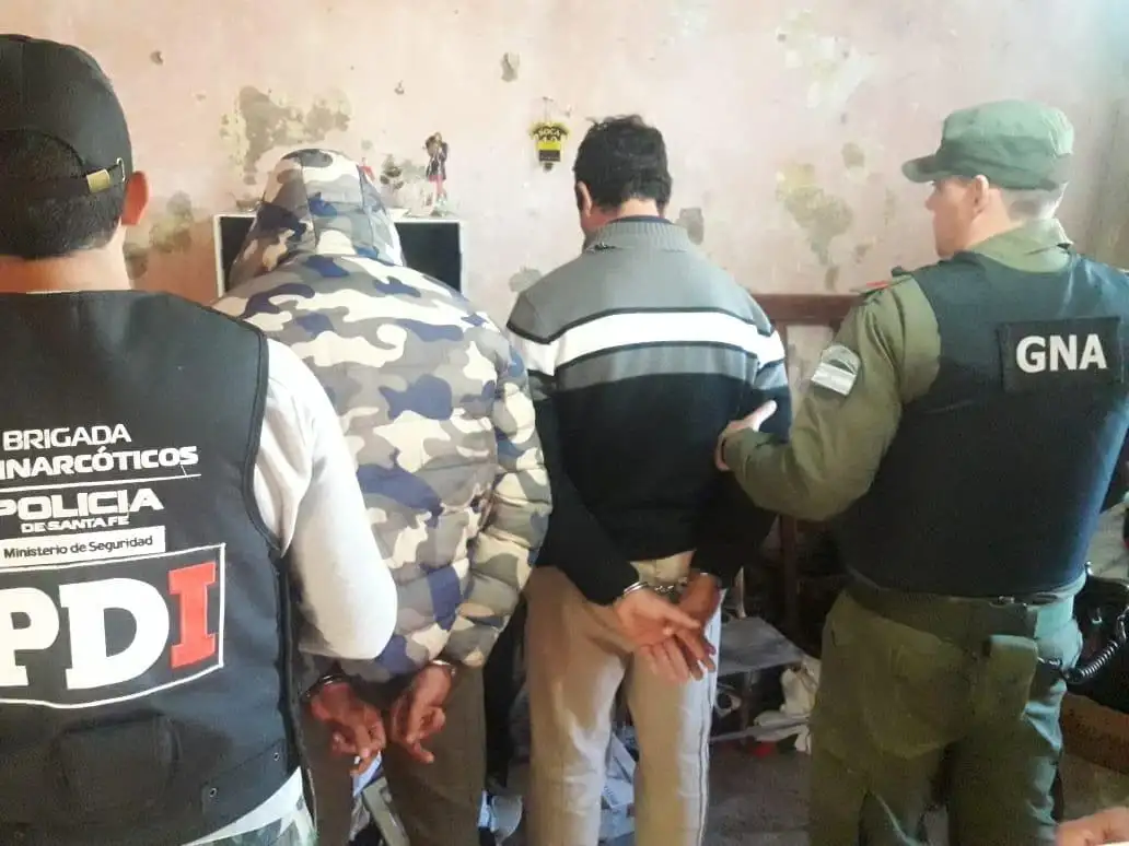 Santa Fe: se detuvo a dos narcos y se secuestró productos de contrabando y estupefacientes