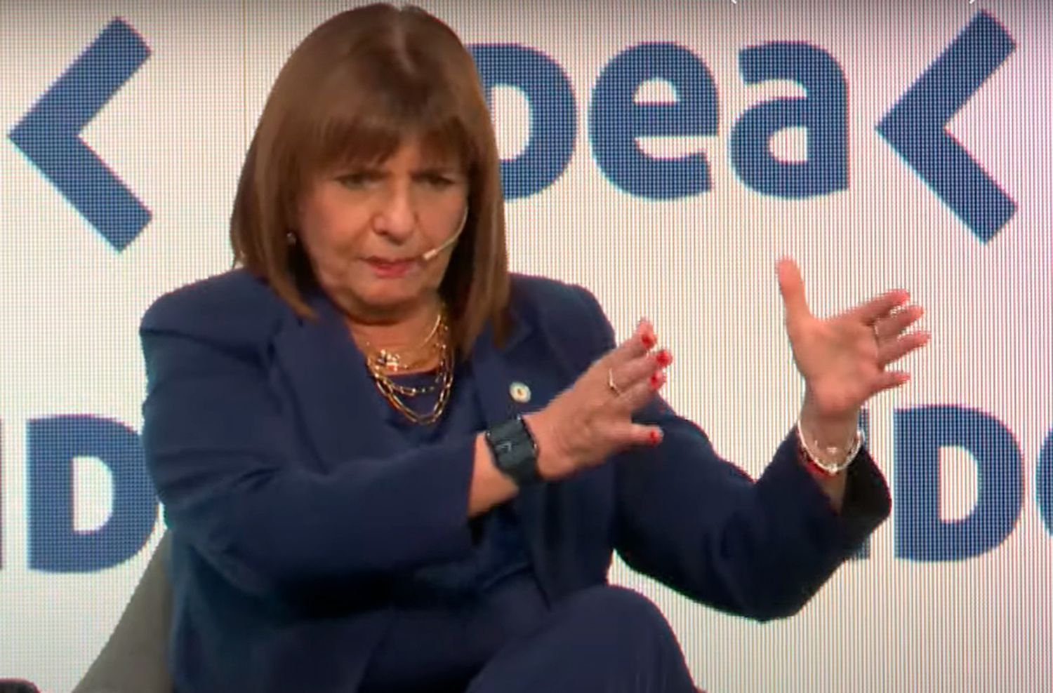 Bullrich en el Coloquio de IDEA: “No queremos más provincias que sean cajas registradoras”